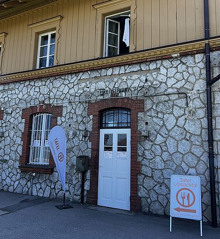 Tafel Loisachtal im Bahnhofsgebäude Kochel am See