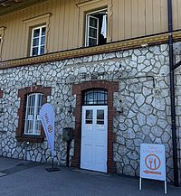 Tafel Loisachtal im Bahnhofsgebäude Kochel am See