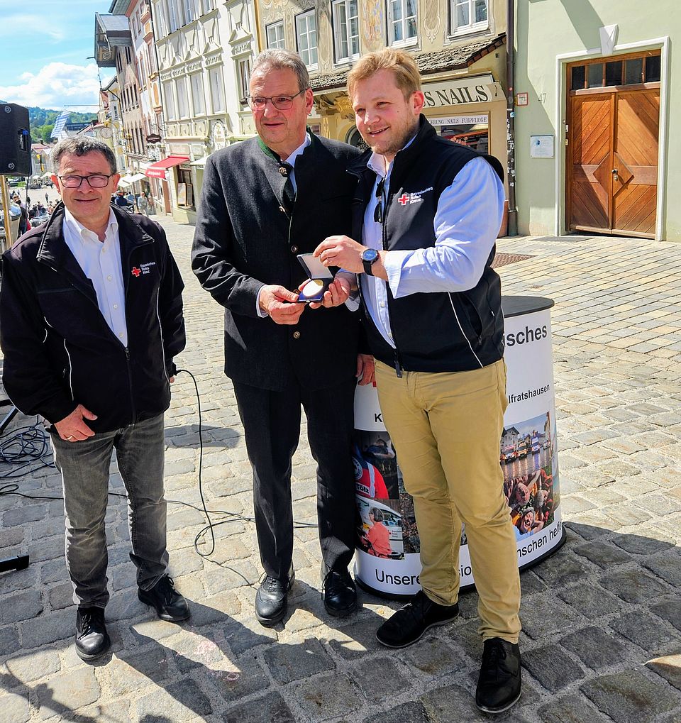 Ehrung des ehemaligen Landrats Josef Niedermaier in der Marktstraße Bad Tölz