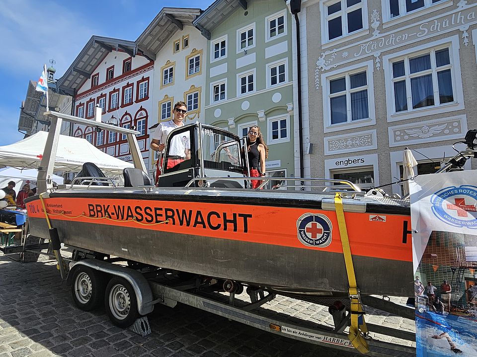 Wasserwachtsboot in der Marktstraße Bad Tölz