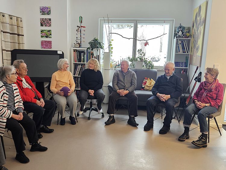 Ballspiel in der BRK Tölzer Tagespflege